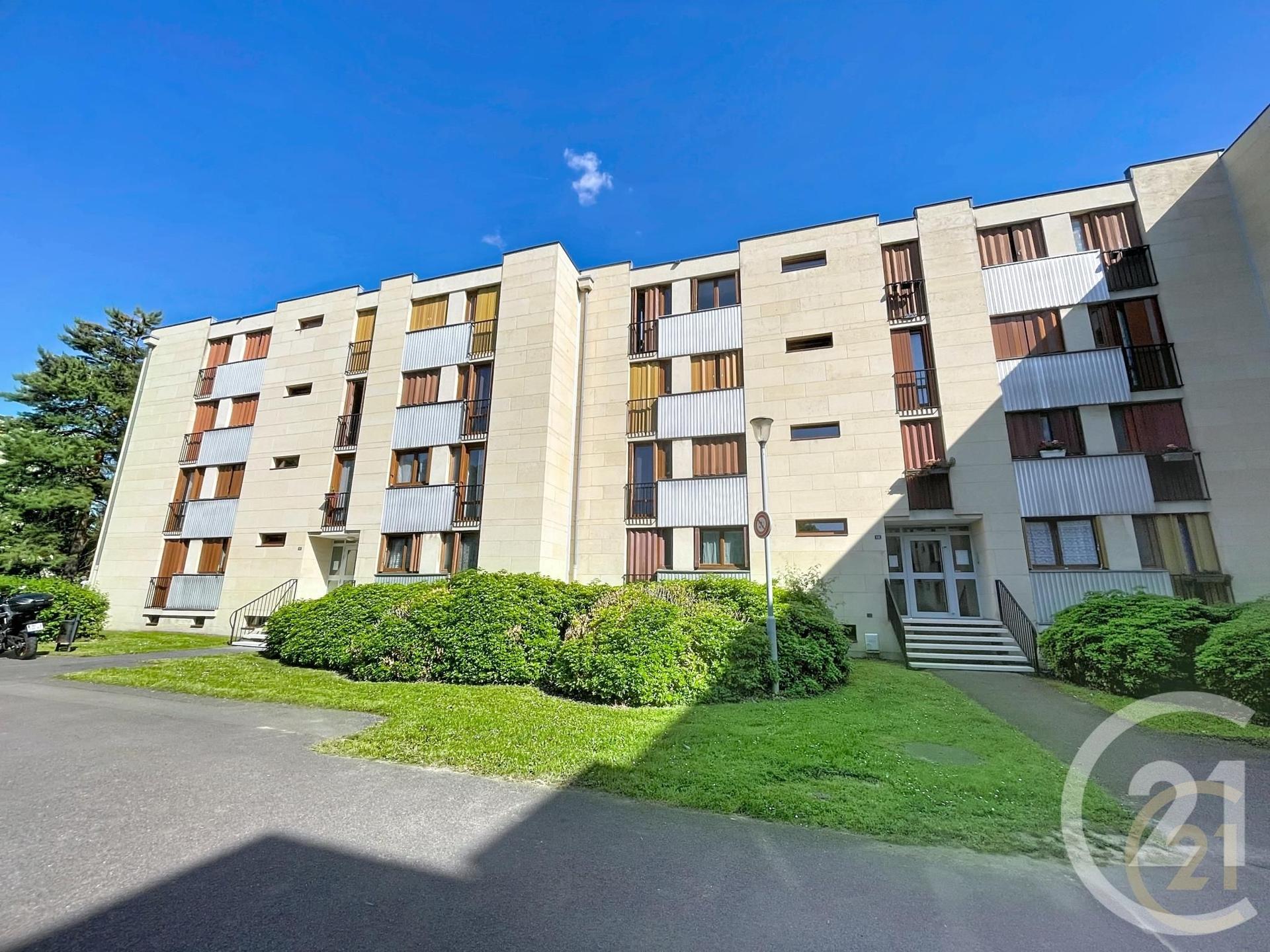 Appartement Chambre à louer - 3 pièces - 9.7 m2 - COMPIEGNE